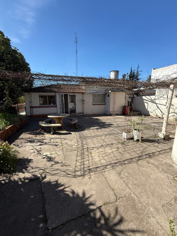 AV. ZANNI VENDO AMPLIA CASA CON TERRENO
