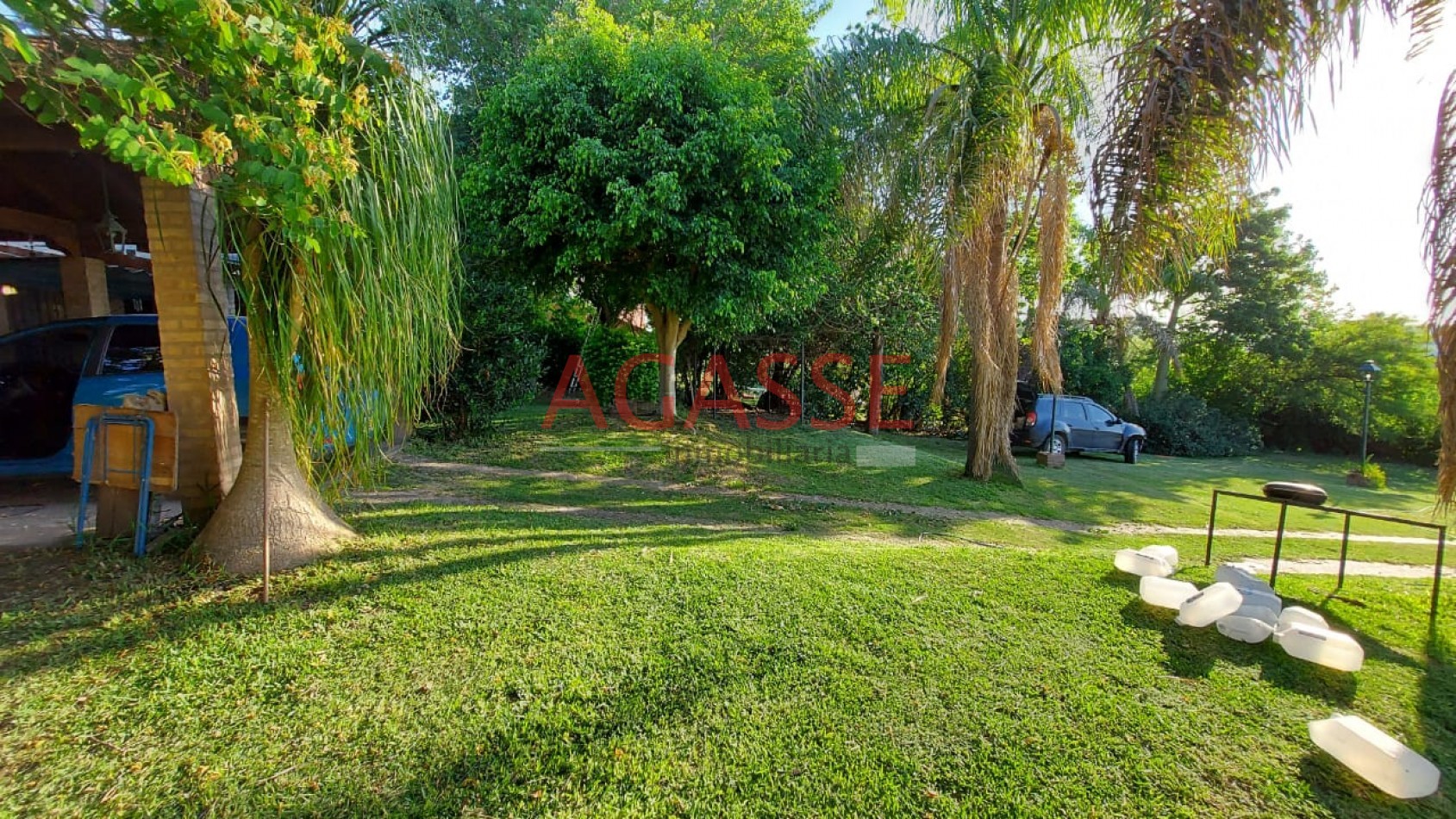 CLUB DE CAMPO LAS COLINAS VENDO CASA CON AMPLIO PARQUIZADO