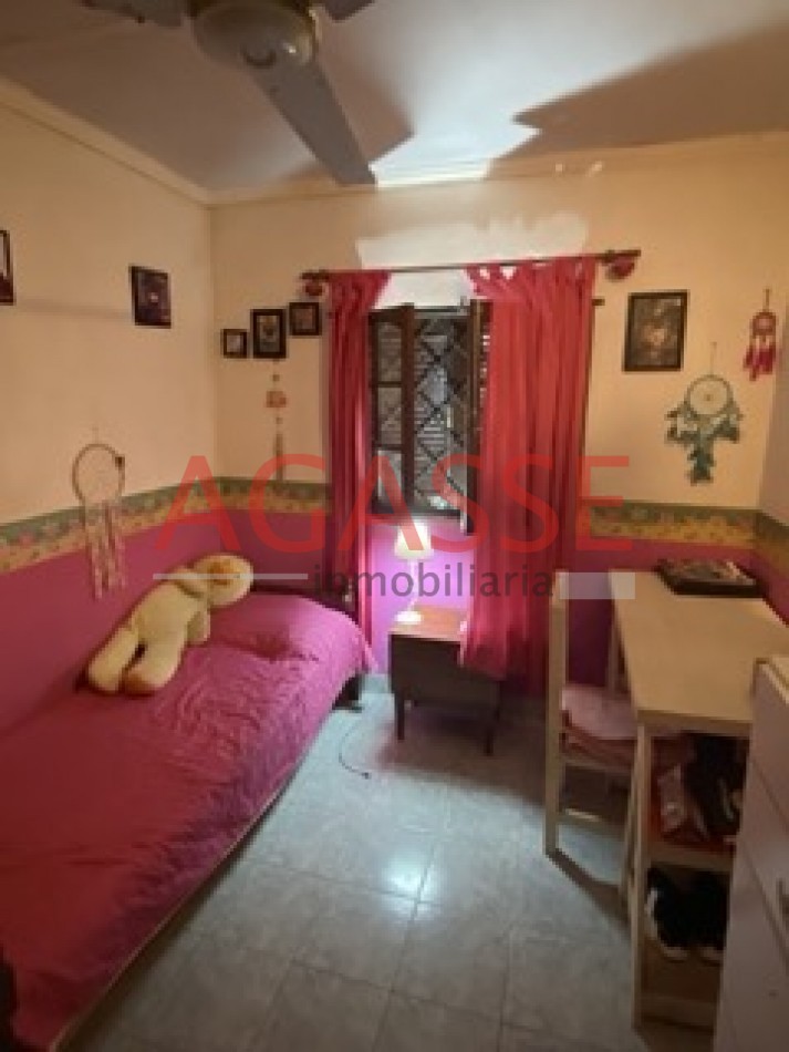 VENDO AMPLIA CASA DE 3 DORMITORIOS 