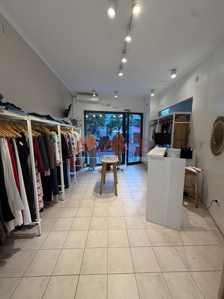 Yrigoyen 85 Alquilo Local comercial