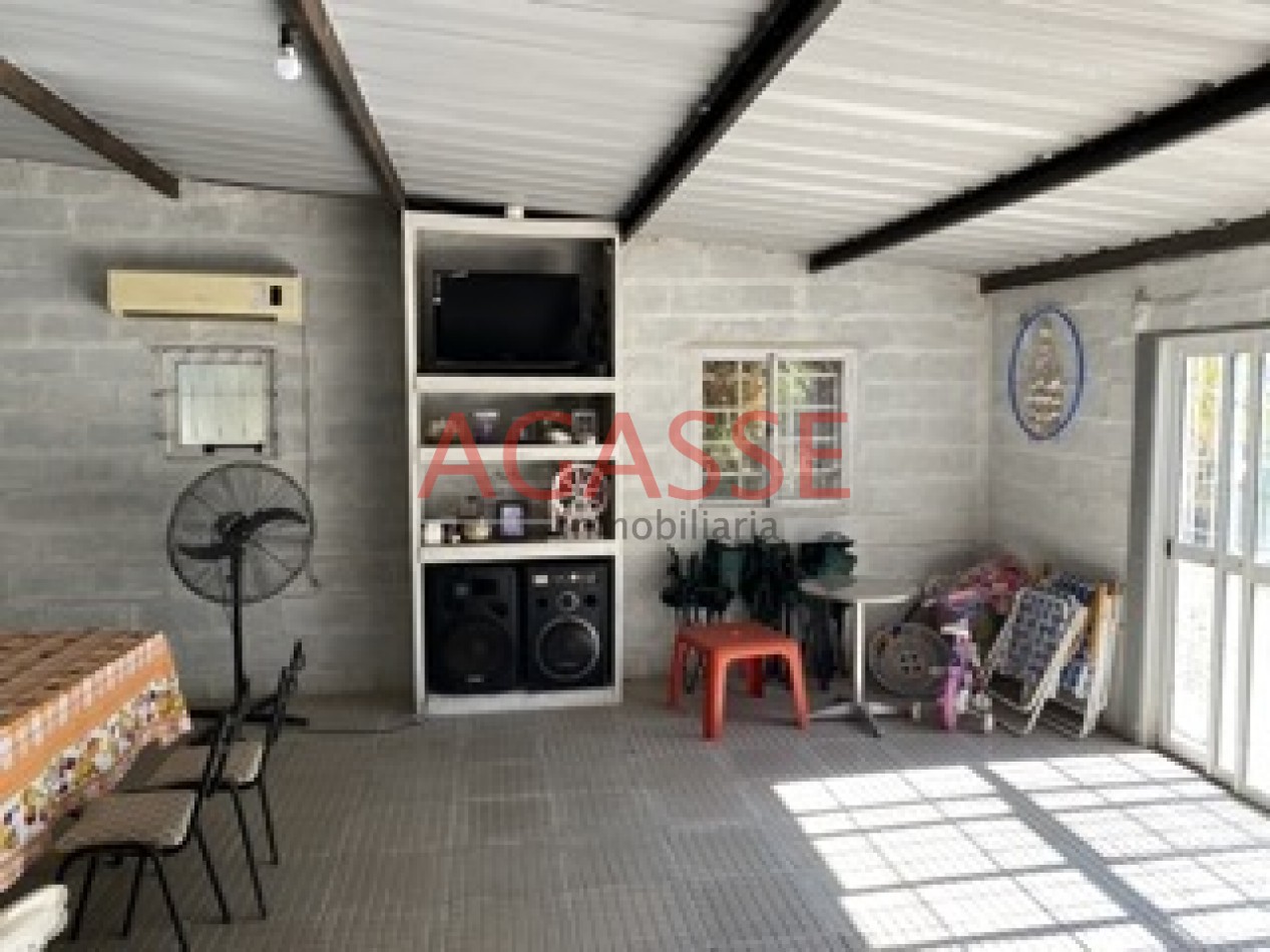 VENDO AMPLIA CASA DE 3 DORMITORIOS 