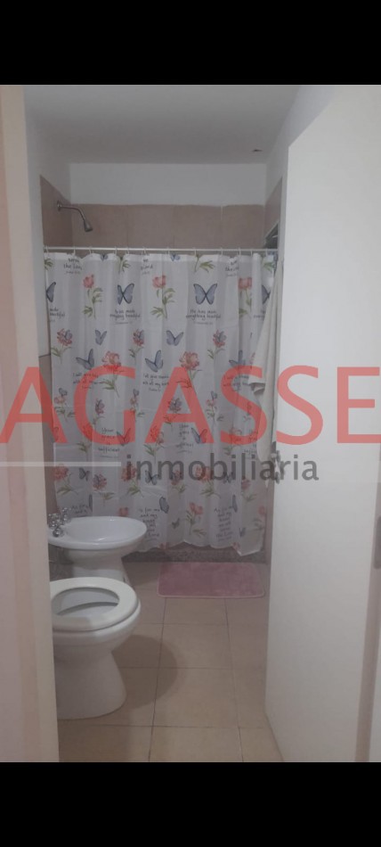 VENDO AMPLIO DPTO DE 1 DORMITORIO CENTRICO