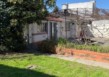 AV. ZANNI VENDO AMPLIA CASA CON TERRENO