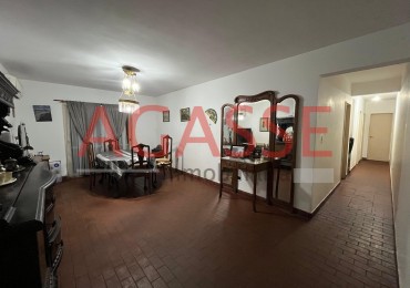 CALLE 25 DE MAYO. VENDO AMPLIO DPTO 3 DORM Y COCHERA